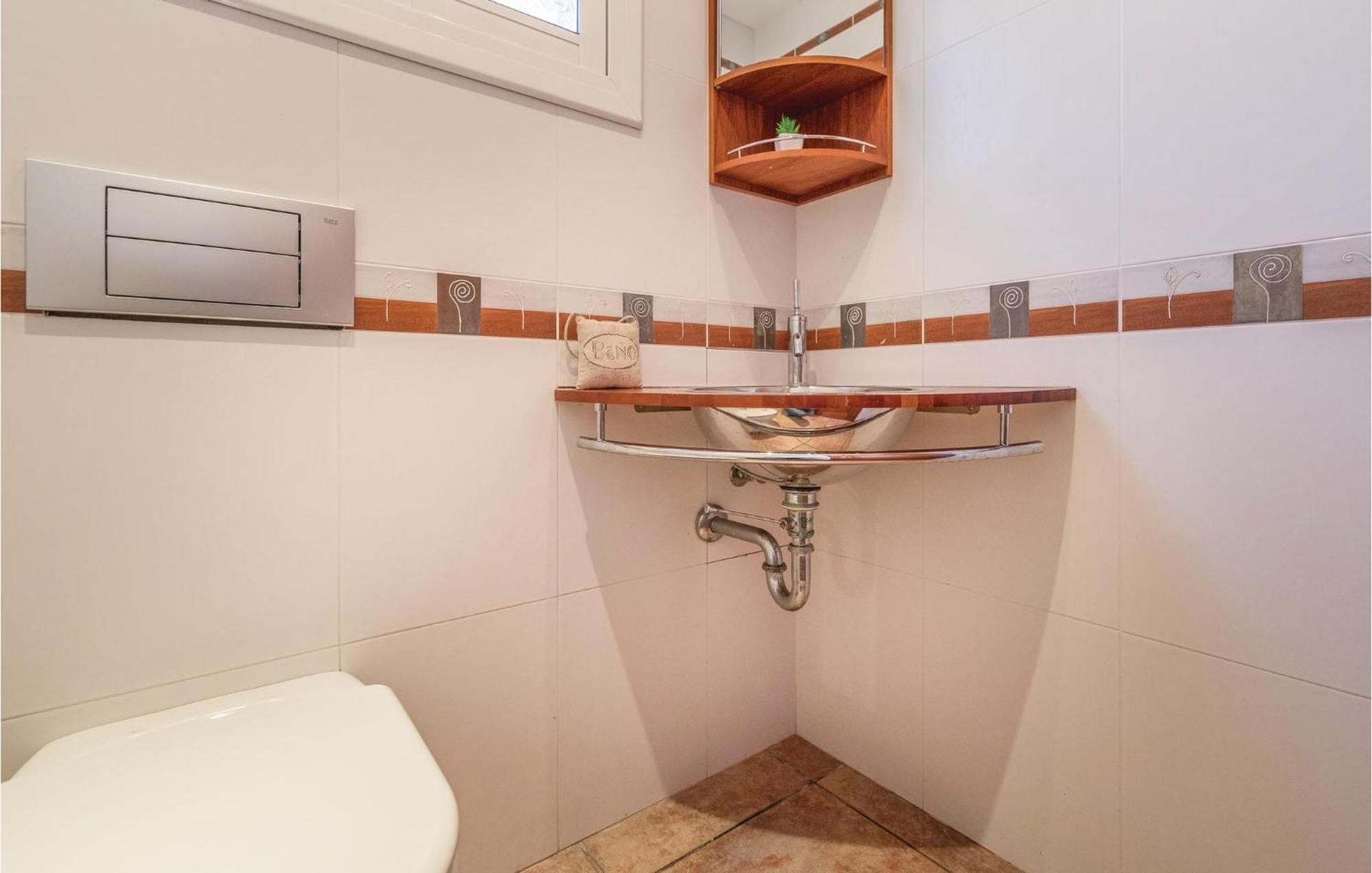 Hébergement de vacances Awesome In With 6 Bedrooms, Outdoor Swimming Pool And Swimming Pool *