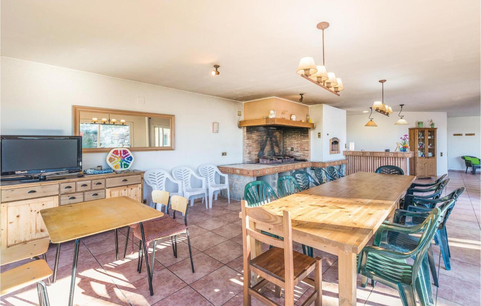 Hébergement de vacances Awesome In With 6 Bedrooms, Outdoor Swimming Pool And Swimming Pool Lloret de Mar