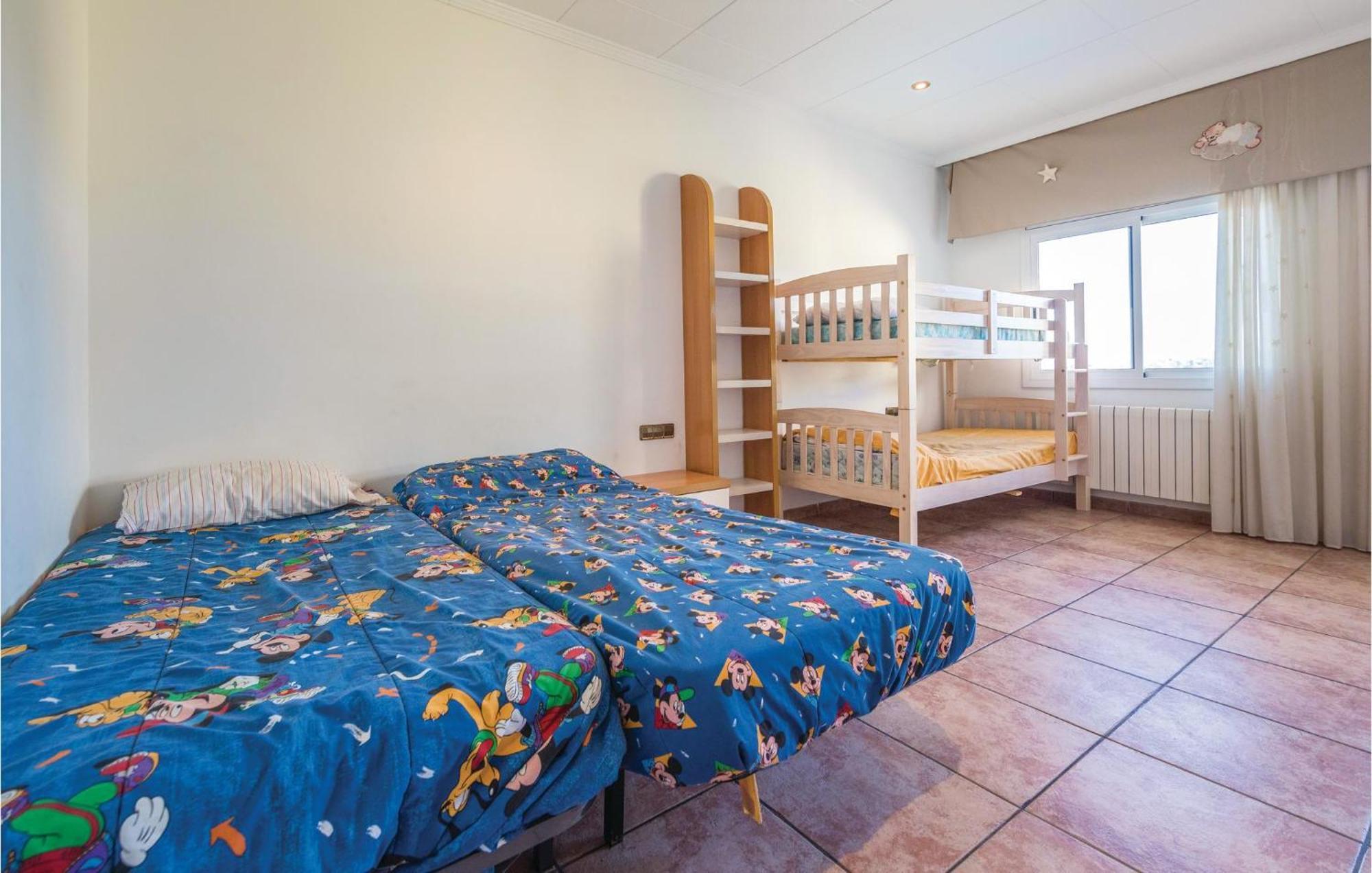 Awesome In With 6 Bedrooms, Outdoor Swimming Pool And Swimming Pool *