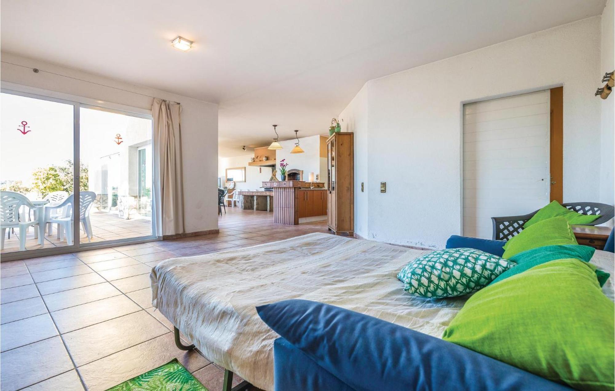 Awesome In With 6 Bedrooms, Outdoor Swimming Pool And Swimming Pool