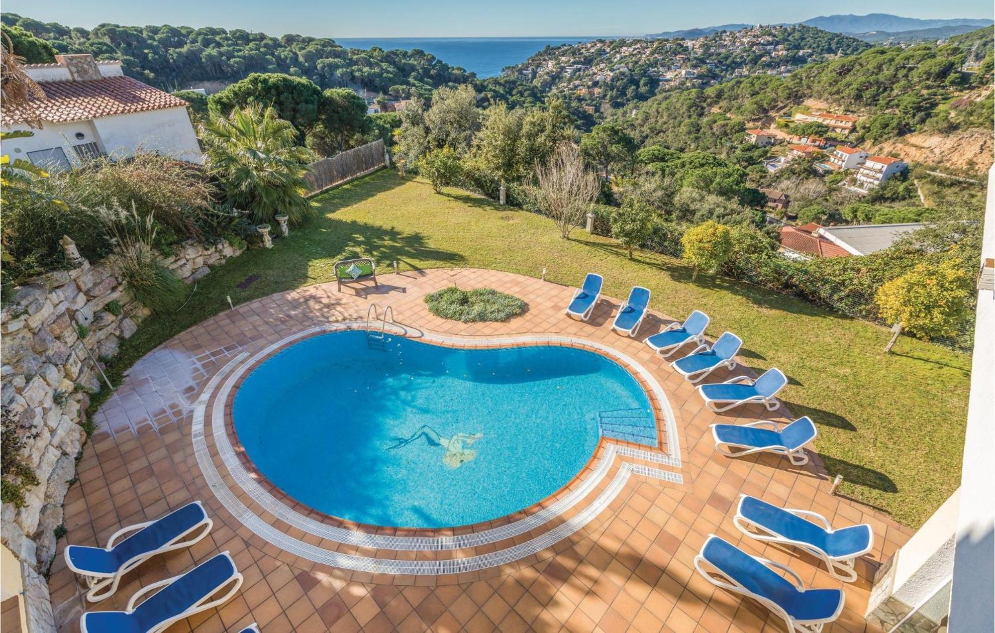 Awesome In With 6 Bedrooms, Outdoor Swimming Pool And Swimming Pool Lloret de Mar