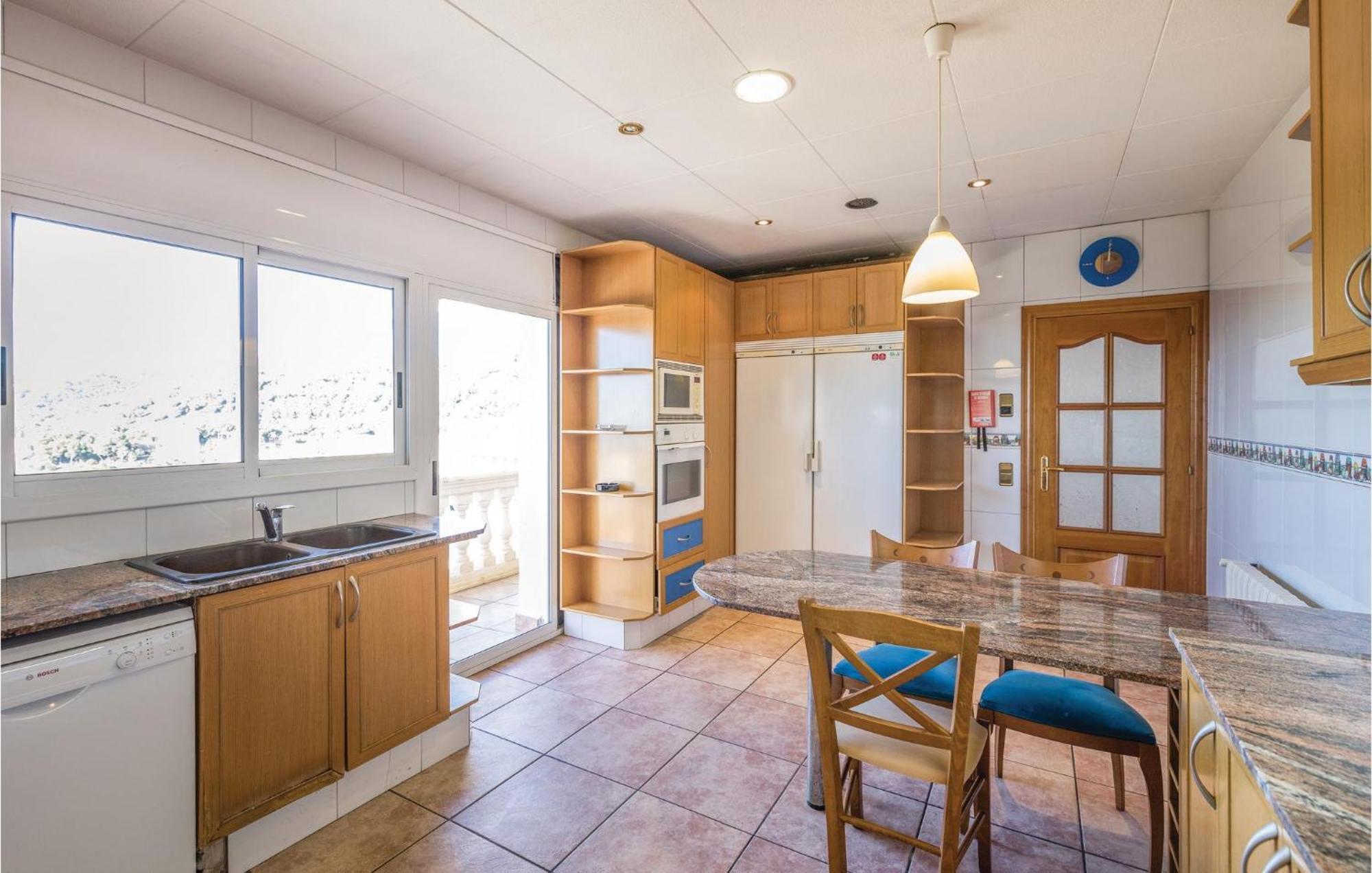 Awesome In With 6 Bedrooms, Outdoor Swimming Pool And Swimming Pool Hébergement de vacances