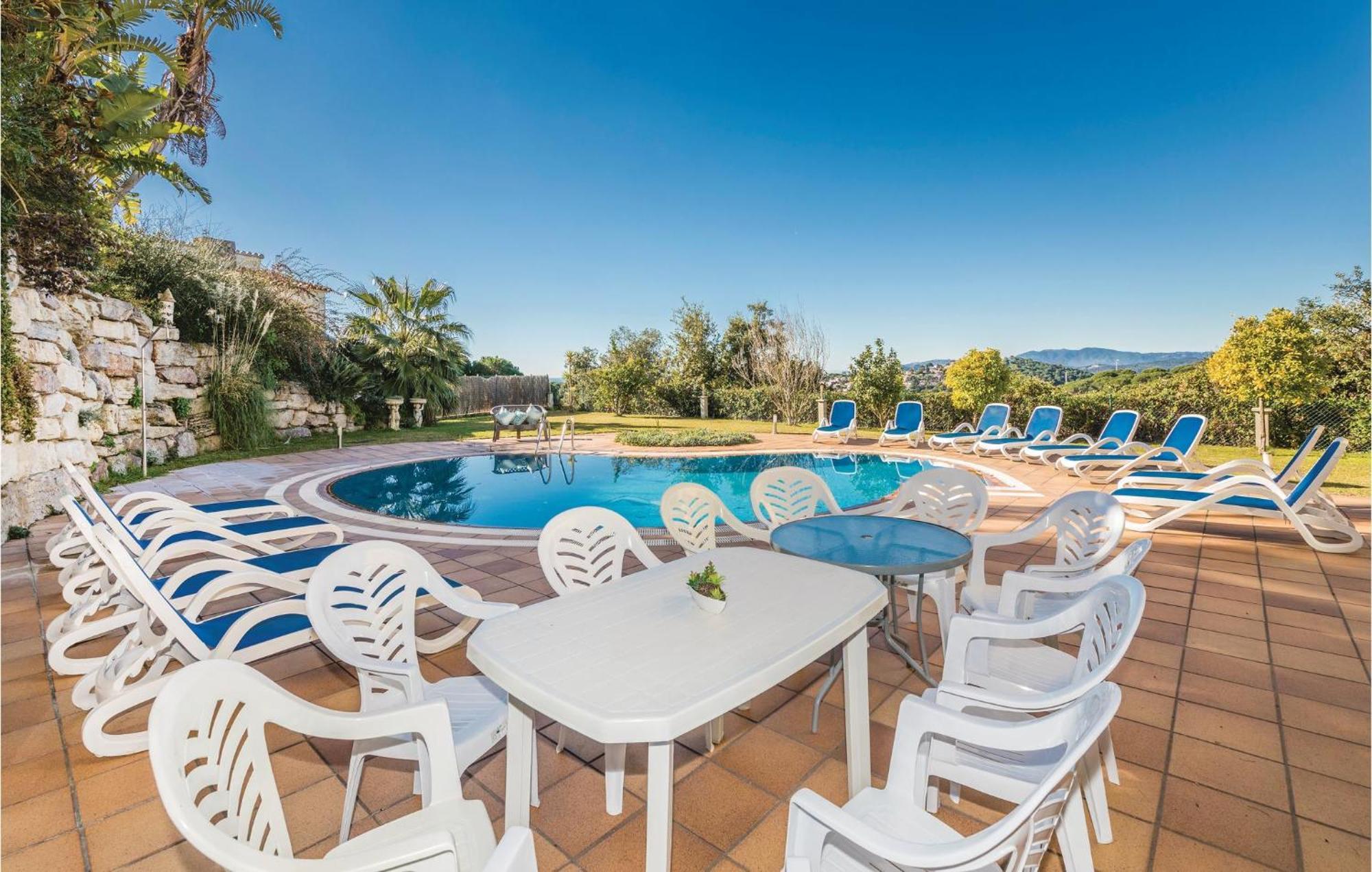 Awesome In With 6 Bedrooms, Outdoor Swimming Pool And Swimming Pool Hébergement de vacances Lloret de Mar