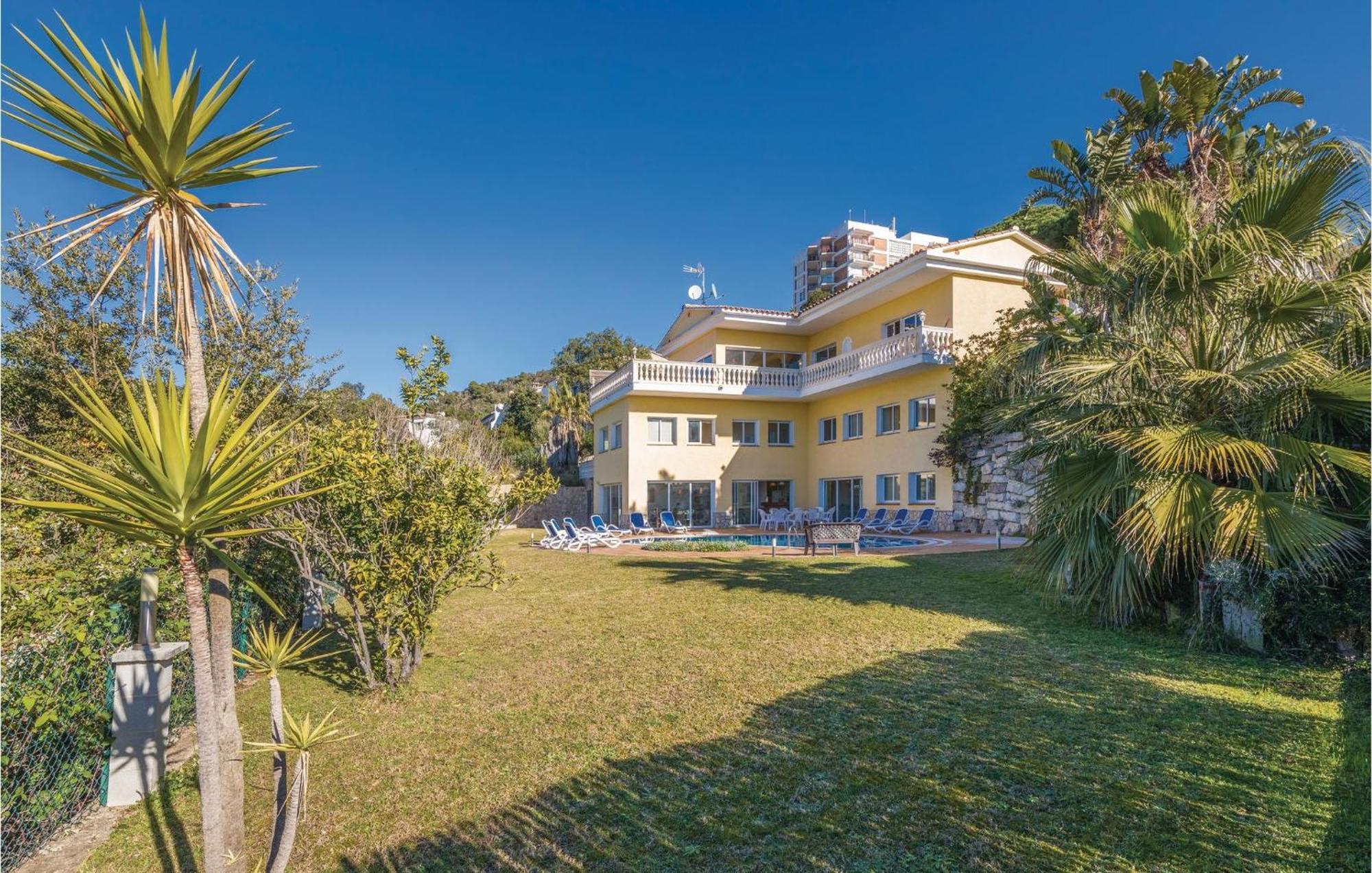 Awesome In With 6 Bedrooms, Outdoor Swimming Pool And Swimming Pool Lloret de Mar