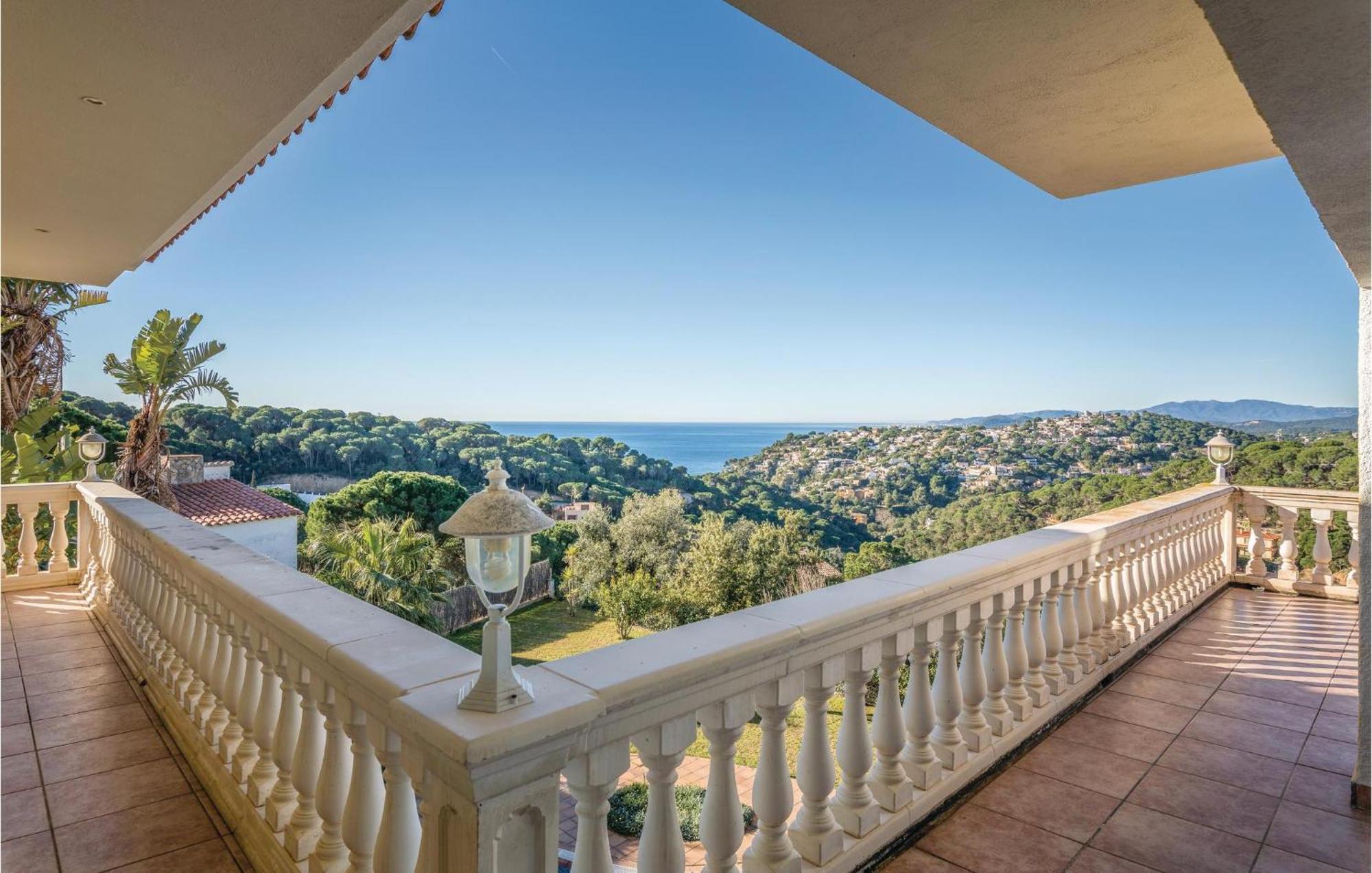 Six-bedroom In * Lloret de Mar