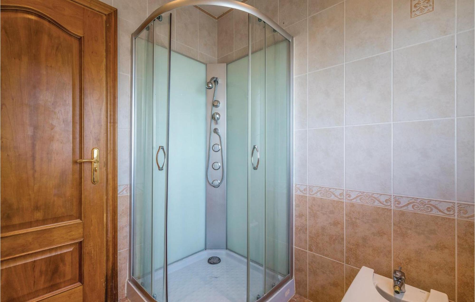 Vakantiehuis Six-bedroom In Lloret de Mar