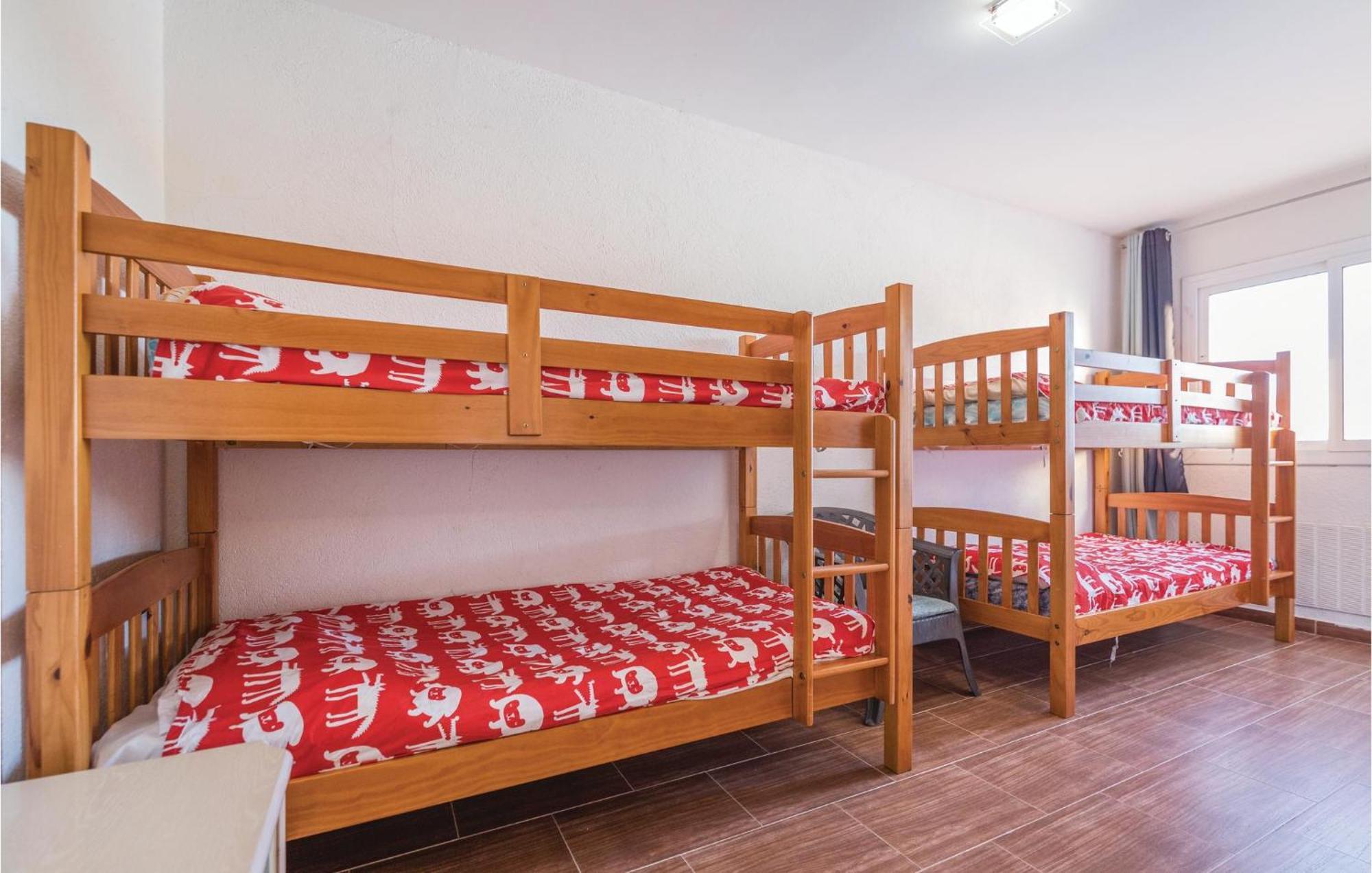 Six-bedroom In *